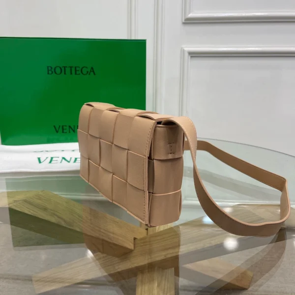 BV Crossbody Bag Size: 23x15cm - Image 9