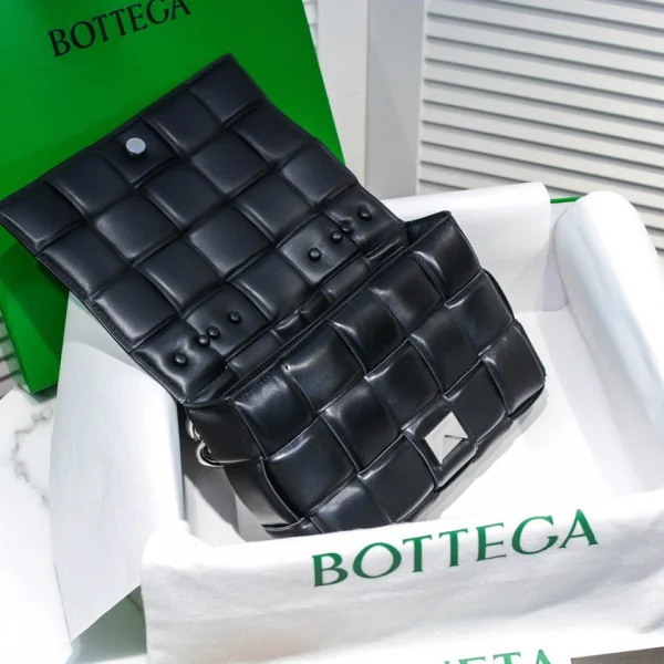 BV Cassette pillow bag Size: 26x18cm Black - Image 4
