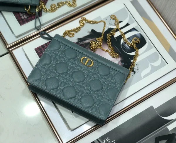 Caro Chain Clutch Size:19x14x3cm - Image 8