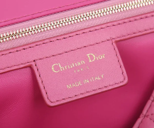 Caro Collection Handbag size: 28x17x9CM - Image 2