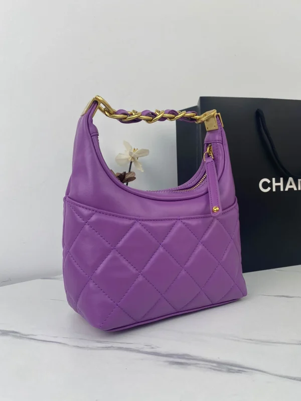 Chain underarm bag Model: size: 22X22X8cm - Image 9