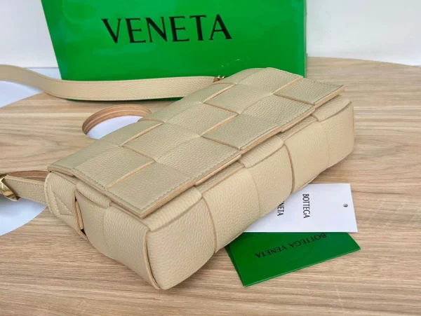 BV CASSETTE lambskin bag Size: 23x15 666870 - Image 7