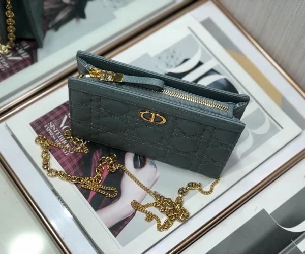 Caro Chain Clutch Size:19x14x3cm - Image 7