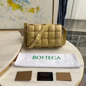 BV Cassette Pillow Bag Size: 26x18cm Goose egg yolk