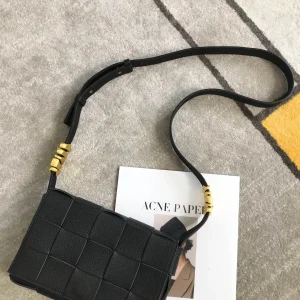 BV Cassette Woven Bag Size: 23x15cm 666870