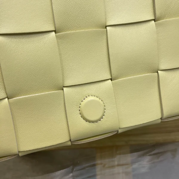 BV Crossbody Bag Size: 23x15cm - Image 4