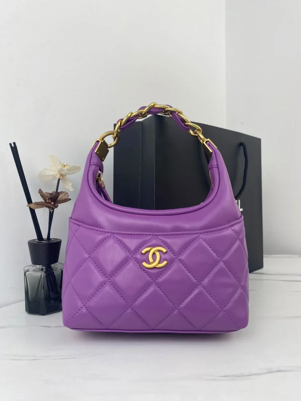 Chain underarm bag Model: size: 22X22X8cm