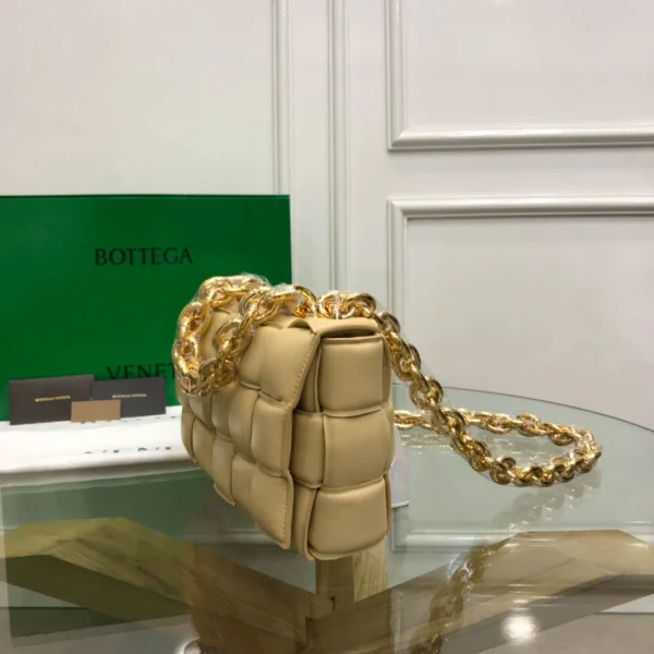 BV Chain Bag Size: 26x18cm Cassava - Image 9
