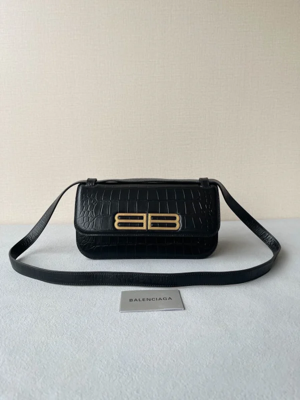 Gossip bag crossbody size: 23.5x12.4x10.4cm