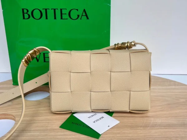 BV CASSETTE lambskin bag Size: 23x15 666870 - Image 9