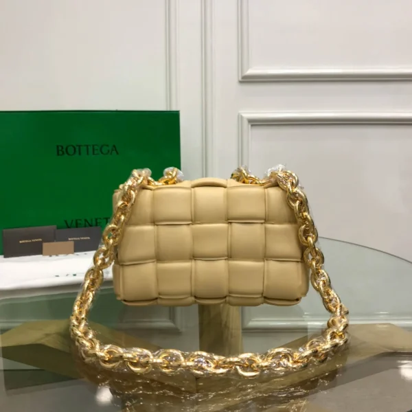 BV Chain Bag Size: 26x18cm Cassava - Image 8