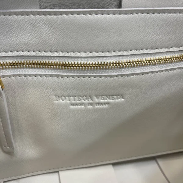 BV Cassette Bottega Veneta bag Size: 23x15cm - Image 2