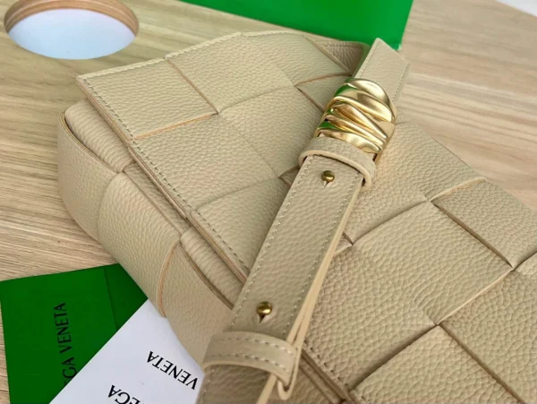 BV CASSETTE lambskin bag Size: 23x15 666870 - Image 4