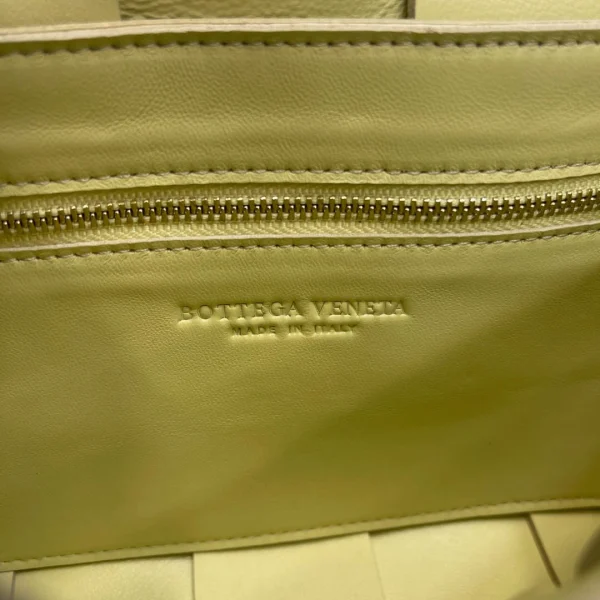 BV Crossbody Bag Size: 23x15cm - Image 2