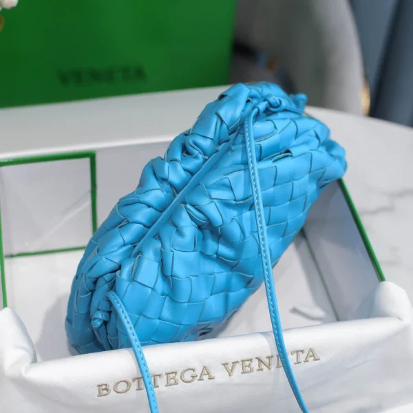 BV CLOUD BAG Size:22.1x27cm - Image 6