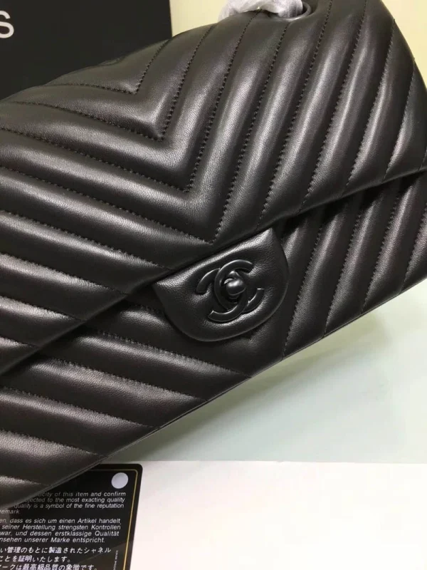 CF1112V lambskin Size: 25cm - Image 5