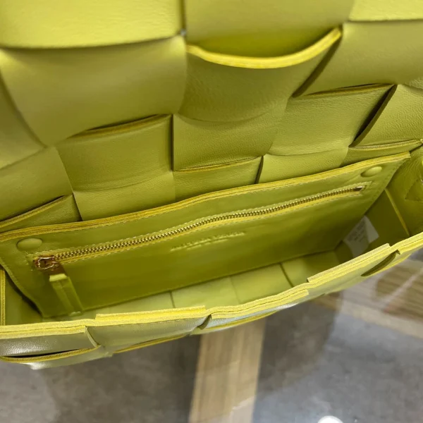 BV Crossbody Bag Size: 23x15cm - Image 3