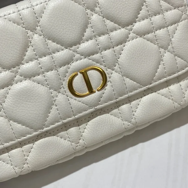 Caro Chain Clutch Size:17.5*10.5*5 cm - Image 6