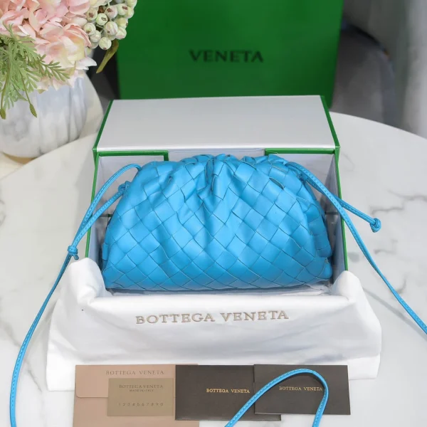BV CLOUD BAG Size:22.1x27cm