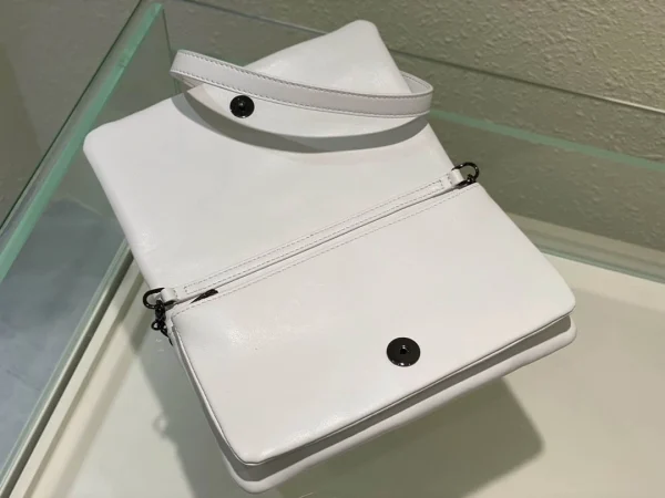 Caro Collection Chain handbag - Image 4