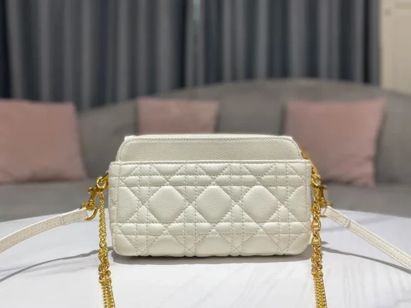 Caro Chain Clutch Size:17.5*10.5*5 cm - Image 8