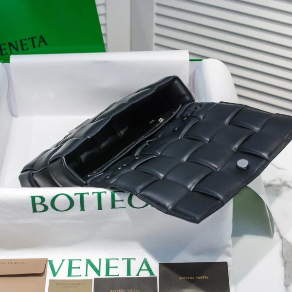BV Cassette pillow bag Size: 26x18cm Black - Image 3