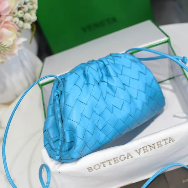 BV CLOUD BAG Size:22.1x27cm - Image 8