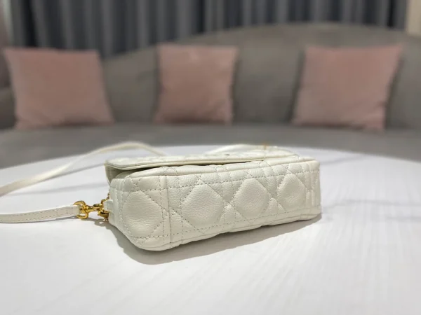 Caro Chain Clutch Size:17.5*10.5*5 cm - Image 5