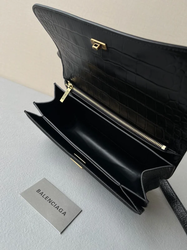 Gossip bag crossbody size: 23.5x12.4x10.4cm - Image 2