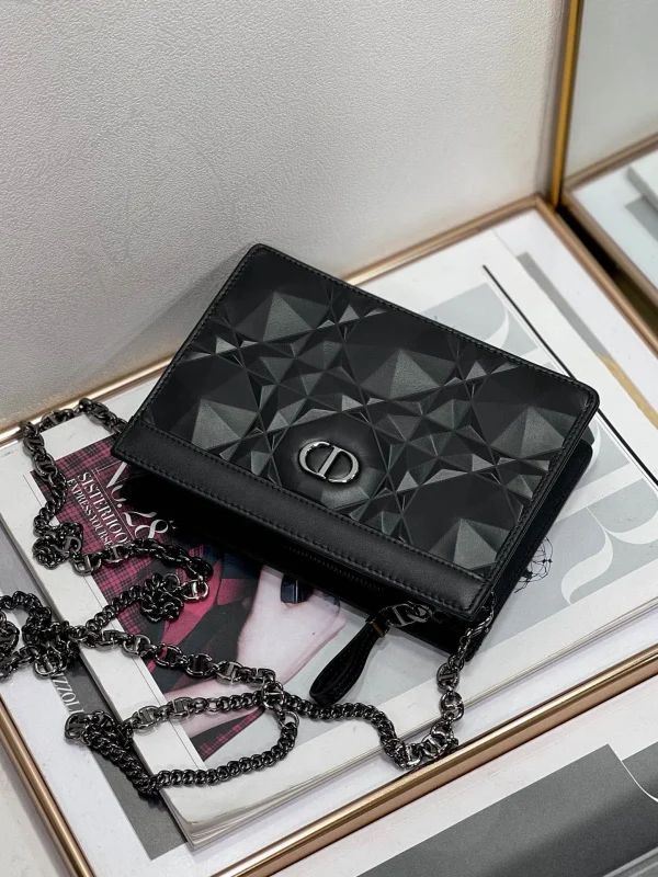 Caro Collection Diamond Chain Clutch Size: 19x14x3cm - Image 7