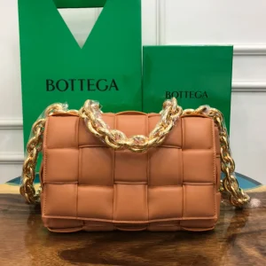 BV Chain Bag Size: 26x18cm Terracotta Red
