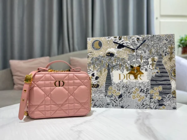 CARO Collection Size: 18*13*5 cm