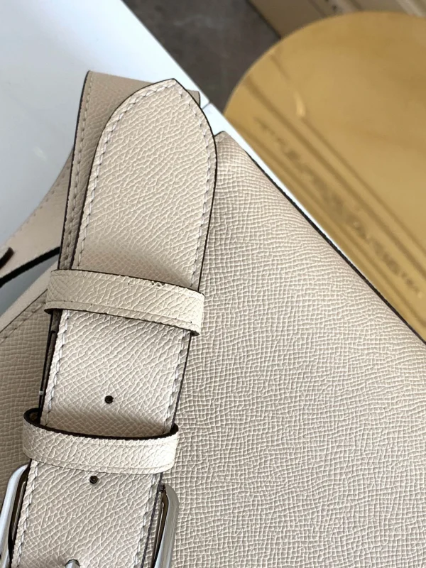 Louis Vuitton Size 28.3 x 18.3 x 4.3 cm - 图片 4