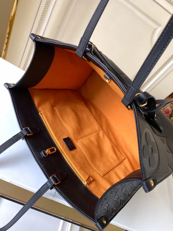 Louis Vuitton Size: 41.0 x 34.0 x 19.0 cm - 图片 2