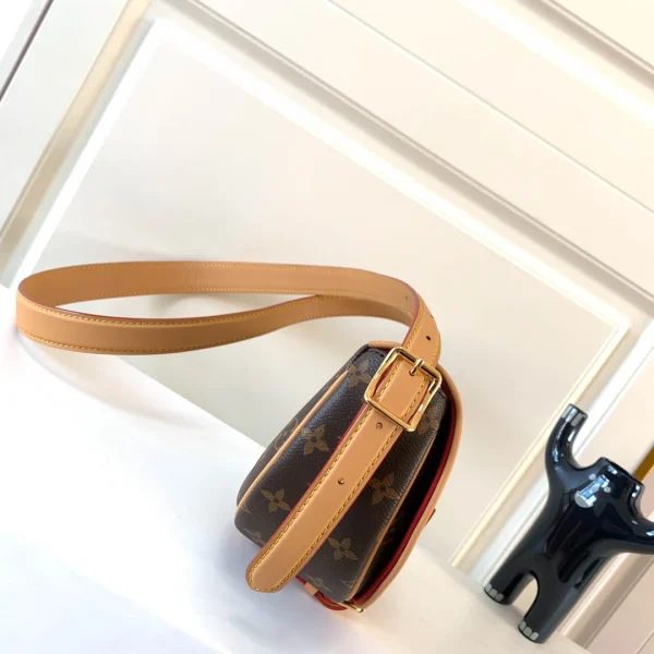 LV Model: M44860 Size 18*15*8cm - 图片 9