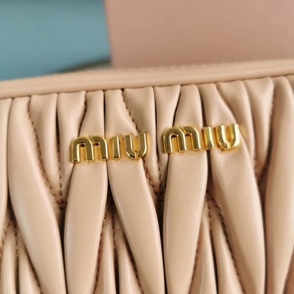 Miu Miu splicing shoulder strap Model: 5BH118B size: 20X13X5.5cm - 图片 15
