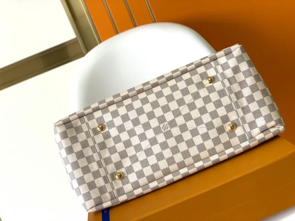 Louis Vuitton Size: 46 x 32 x 24 cm - 图片 6