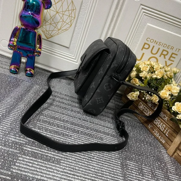 Louis Vuitton size: 15.0 x 17.0 x 8.0cm - 图片 9