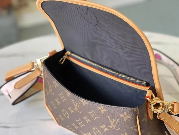 Louis Vuitton Size: 25.0 9.0 15.0 cm - 图片 2