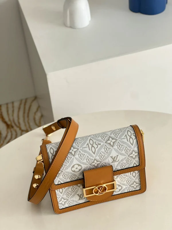 Louis Vuitton Size 20 x 15 x 9 cm - 图片 7
