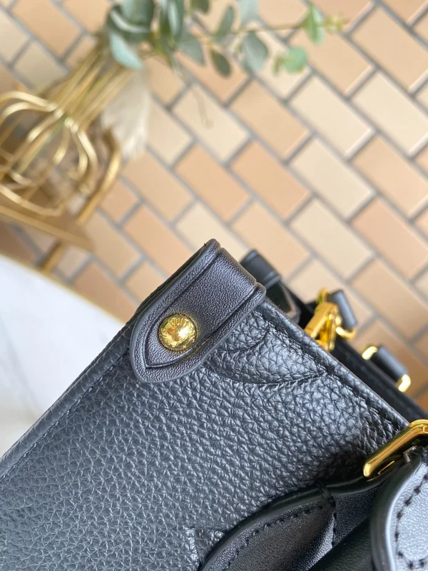 Louis Vuitton Size: 25 x 19 x 11.5 cm - 图片 5