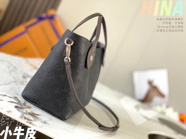 Louis Vuitton Size: 23 x 21 x 13 cm - 图片 9