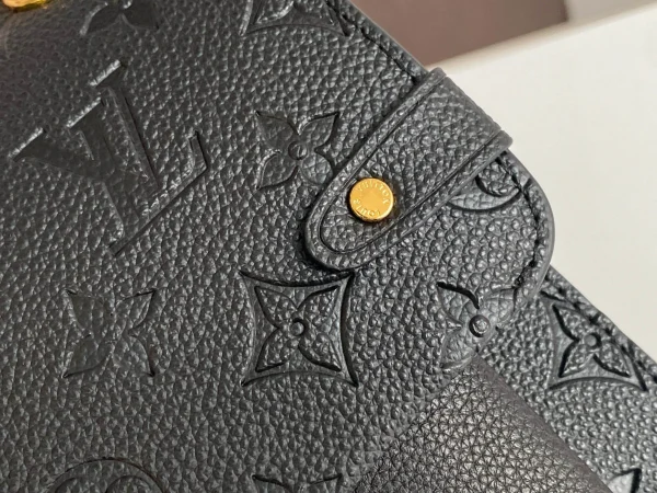 Louis Vuitton Size: 25.0 x 17.0 x 9.5 cm - 图片 5