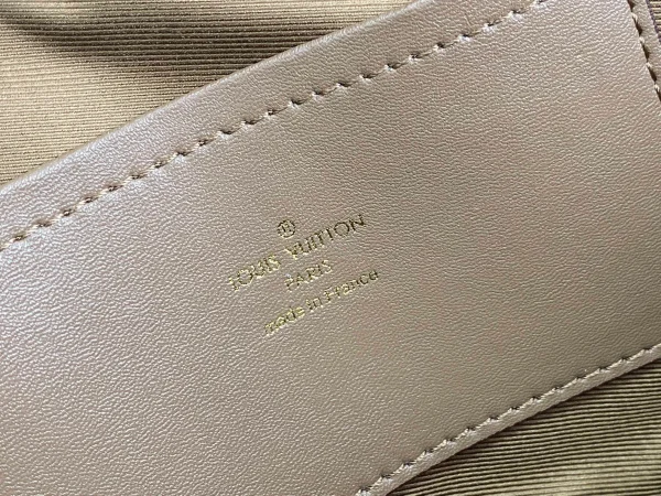 Louis Vuitton Size: 18 x 11 x 10 cm - 图片 2