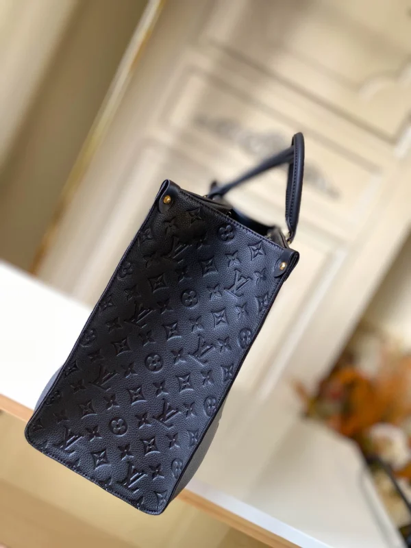 Louis Vuitton Size: 41.0 x 34.0 x 19.0 cm - 图片 9