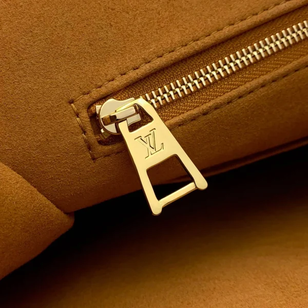 Louis Vuitton Size: 41 x 34 x 19 cm - 图片 5