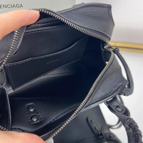 Balenciag* Neo Classic Motorcycle Bag Size: 16.5*22*9*14.5cm - 图片 3