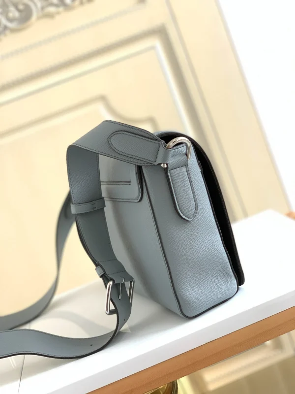 Louis Vuitton Size: 28.3 x 18.3 x 4.3 cm - 图片 9