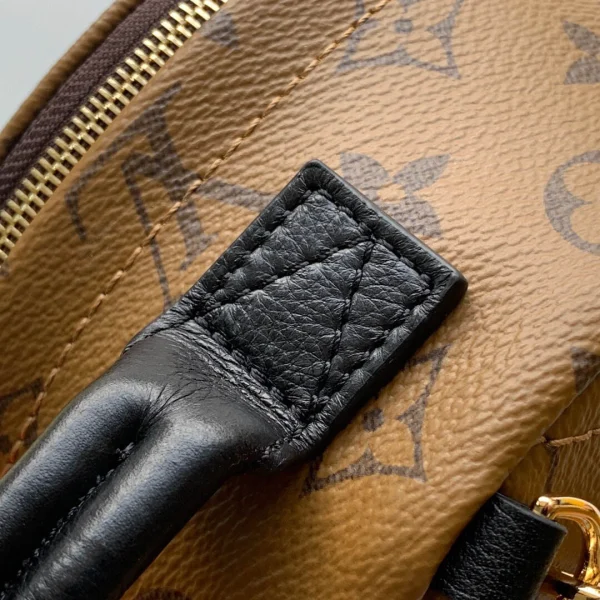 LV Model: M44872 Size:17x22x10cm - 图片 5
