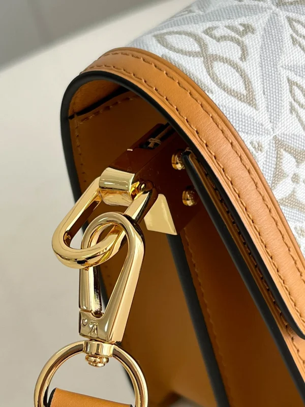 Louis Vuitton Size 20 x 15 x 9 cm - 图片 6